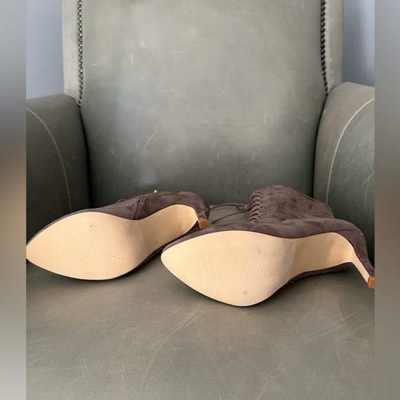 Catherine Malandrino velvet ankle booties - Picture 2 of 4